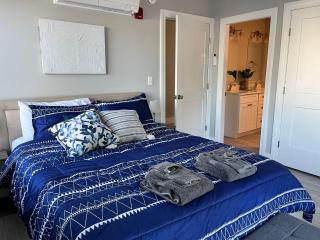 Promenade Deck 202 - 4