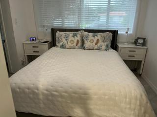 Biscayne Park Guest House - 8
