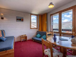 Studio cabine 3 personnes, cuisine équipée, animaux acceptés, proche pistes et commerces - FR-1-353-28 - 0