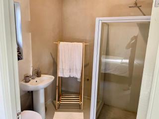Hoodies House - Hoedspruit - 2