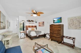 DOWNTOWN HAWAIIAN PARADISE CONDO with Hot Tub, Pool & Beach - Kona Islander Inn - Kailua-Kona - 3