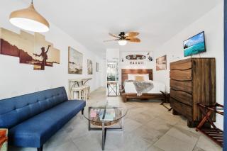DOWNTOWN HAWAIIAN PARADISE CONDO with Hot Tub, Pool & Beach - Kona Islander Inn - Kailua-Kona - 9