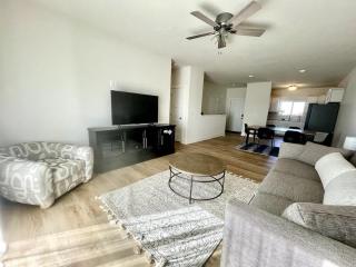 Papillion The White Pine Modern Spacious with Garage - 0
