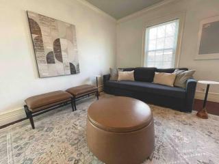 C&J Signature Stays Downtown Apartment - Morristown - 7