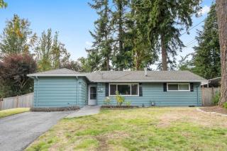 Peaceful Family Retreat Home w Firepit n Grill - Mountlake Terrace - 4