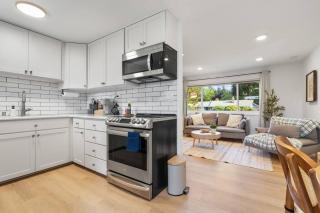Peaceful Family Retreat Home w Firepit n Grill - Mountlake Terrace - 2
