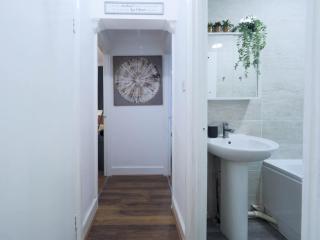 F1 Cozy 2 Bed Flat Opposite Olympia London Sleeps 5 People - Londra - 7