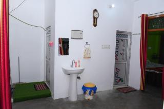 Samrat Home Stay - Faizābād - 1