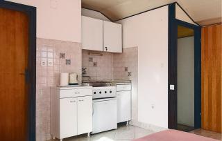 Awesome Apartment In Umag With Wifi - 2