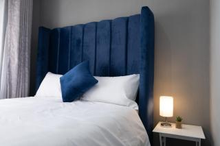 Explore this stylish and classy apartment - Sandton - 7