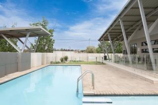 Explore this stylish and classy apartment - Sandton - 1