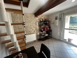 Logement atypique - - 4