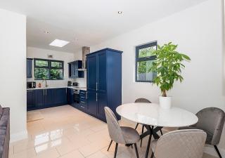 Malahide Village Hideaway - 6