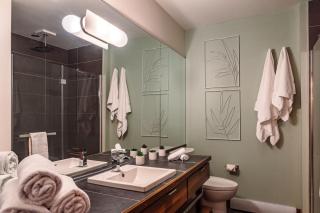 Condo overlooking Lac Superieur & mountain views - 3
