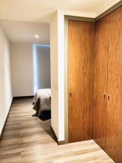 Two Beautiful 1 BR apts, 2 floors apart HS WiFi! - 1