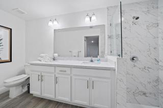 New! Few minutes to Downtown, 10 to the Beach! - 4