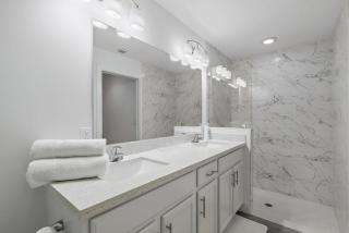 New! Few minutes to Downtown, 10 to the Beach! - 5