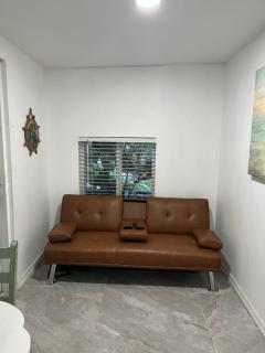 Biscayne Park Guest House - 4