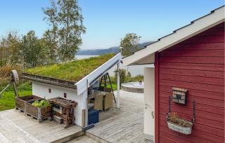 Beautiful Home In Eidsvåg I Romsdal - 2