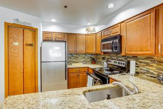 Walk to Ski Lift Condo with Hot Tub in Durango! - 9