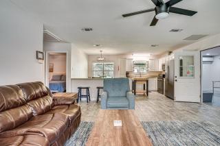 Granbury Cottage, Steps to Lake and Dock! - 5