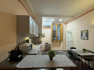 Le Due Torri in Rione Monti - Rome - 2