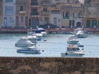 Birzebbugia - 100m from beach & promenade - 1