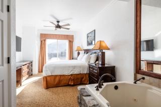 Beautiful WG Resort and Spa -King Bed - Steam Shower! - 4