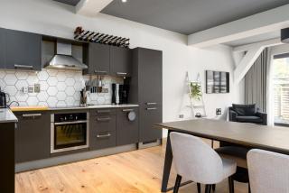 GuestReady - Modern Comfort in Stoke Newington - 5