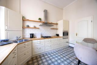 Exclusive & Cozy Central Suite w' Balcony - Budapest - 3
