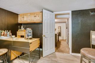 Cozy Missouri Retreat with Deck and Grill, Near Hiking - Lee's Summit - 6