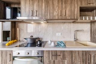 Gkountis Deluxe King Suite 2 - 3