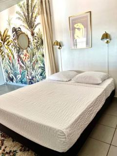 Studio calme avec terrasse dans résidence privée - Bourda - 0