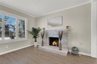 Spacious 4BR plus Den with Pool, Jacuzzi, BBQ, Near Strip - 8