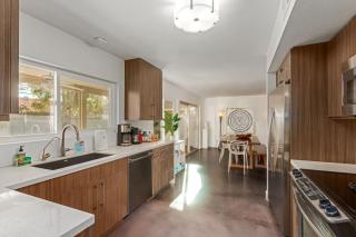 Spacious Lakeside Home with Pool, Hot Tub and Bikes - Tempe - 7