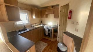 PG69 Golden Palm 8 Berth Caravan with Decking - Chapel Saint Leonards - 3