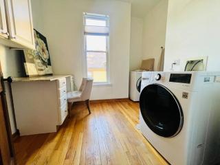 Luxe Downtown Historic Victorian, Premiere Location! - Oak Park - 3