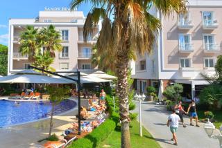 Sandy Beach Resort - Golem - 9