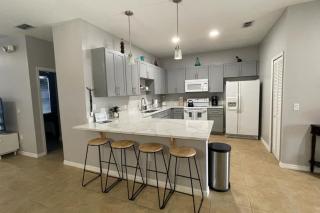 Charming 3BR with Pool and Parking, 7 Mins to Disney - Orlando - 9