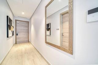 5 Mins to JBR Beach, Luxury Studio in Dubai Marina's Best Tower - Dubai - 5