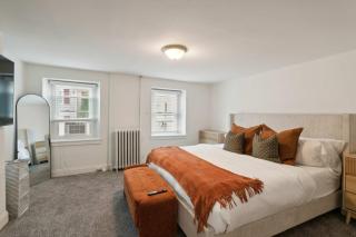 Corner Rowhome with Parking Sleeps 8 - 8
