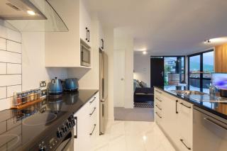 Highlands Apt- Lake Views- Free Parking- AC- BBQ - Queenstown - 4