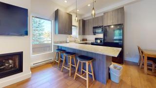 Christophe Condo 503 - Ketchum - 2