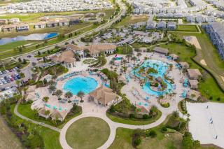 Upstay Movie Themed Mansion w Arcade Pool & Hot Tub - Davenport - 4