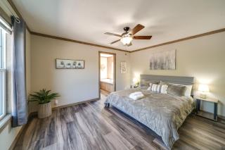 Pet-Friendly Hill Country Hideaway with Deck -  - 2