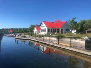 Barefoot Beach Retreat - Northport - 2