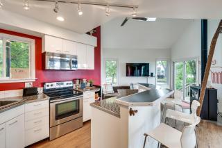 Island Retreat on Pistakee Lake Deck and Gas Grill! - 2