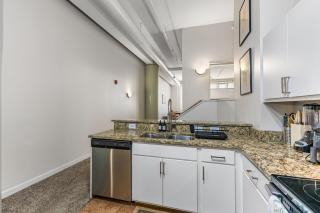 2BR Sky Loft - Sleeps 7 - Downtown Indy - Skywalk Access - Indianápolis - 1