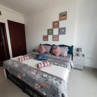 Large Private Room With Ensuite Bathroom at Sharjah-Dubai Border - 0