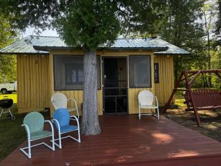 Yellow Cottage - Trick's Resort - Kewadin - 0